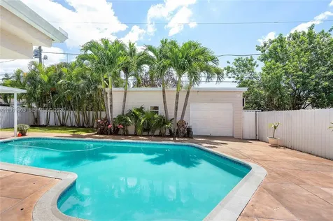 3021 N 72nd Way Hollywood FL 33024