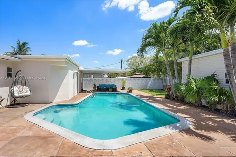 3021 N 72nd Way Hollywood FL 33024