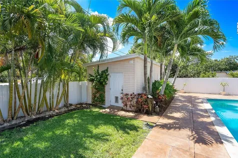 3021 N 72nd Way Hollywood FL 33024
