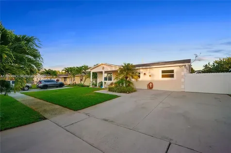 3021 N 72nd Way Hollywood FL 33024