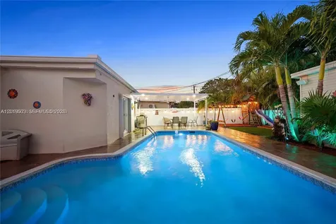 3021 N 72nd Way Hollywood FL 33024