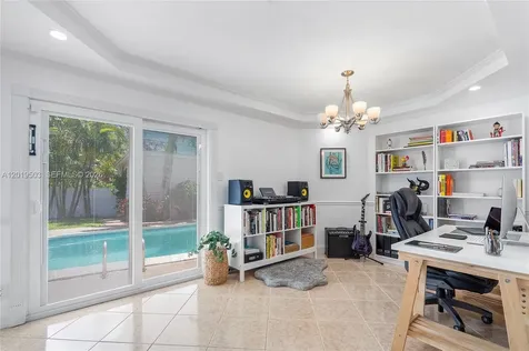 3021 N 72nd Way Hollywood FL 33024