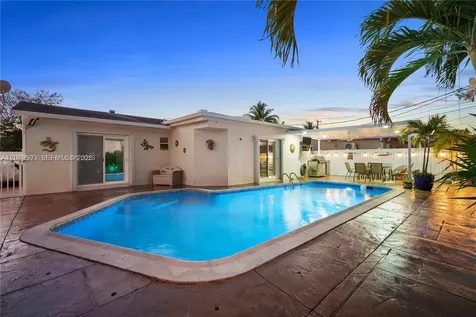 3021 N 72nd Way Hollywood FL 33024