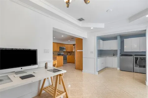3021 N 72nd Way Hollywood FL 33024