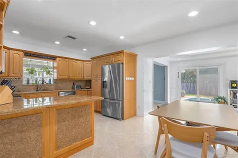 3021 N 72nd Way Hollywood FL 33024