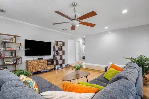 3021 N 72nd Way Hollywood FL 33024