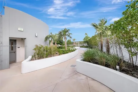21290 Biscayne Aventura FL 33180
