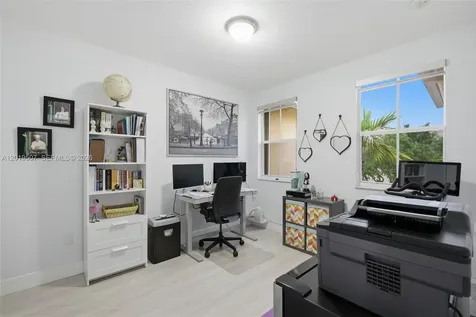 914 SW 151st Place Miami FL 33194