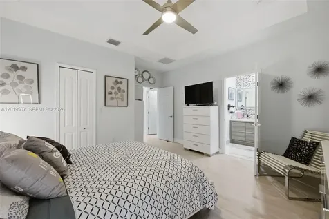 914 SW 151st Place Miami FL 33194