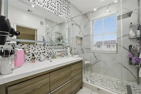914 SW 151st Place Miami FL 33194