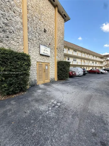 5131 W Oakland Park Boulevard Lauderdale Lakes FL 33313