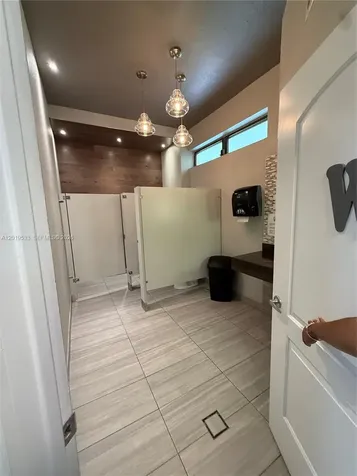 5131 W Oakland Park Boulevard Lauderdale Lakes FL 33313