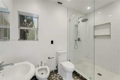 31 NE 46th Street Miami FL 33137