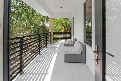 994-990 NE 78th Miami FL 33138