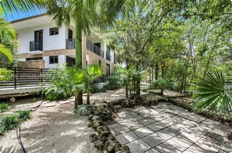 994-990 NE 78th Miami FL 33138