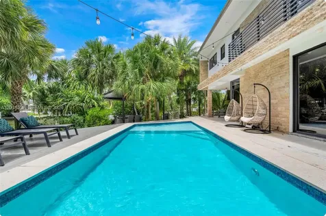 994-990 NE 78th Miami FL 33138