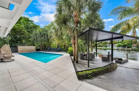 994-990 NE 78th Miami FL 33138