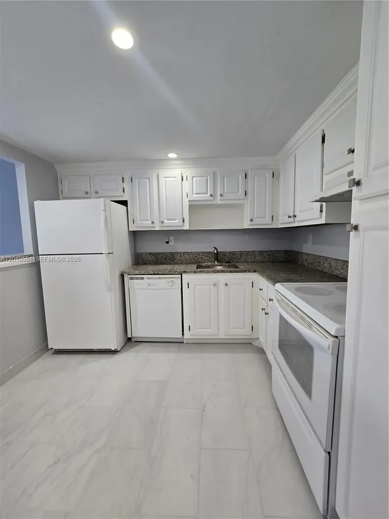 2761 Taft Street Hollywood FL 33020