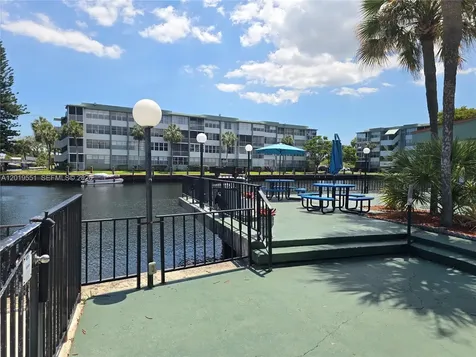 2761 Taft Street Hollywood FL 33020