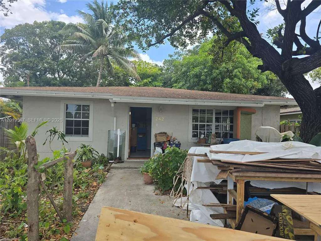 242 NW 7th Avenue Dania Beach FL 33004