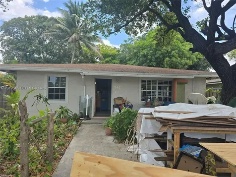 242 NW 7th Avenue Dania Beach FL 33004