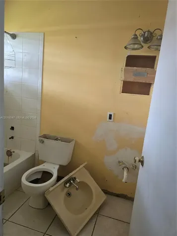 242 NW 7th Avenue Dania Beach FL 33004