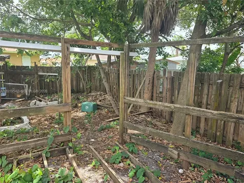 242 NW 7th Avenue Dania Beach FL 33004