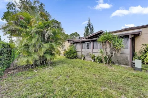 123 Briarwood Circle Hollywood FL 33024