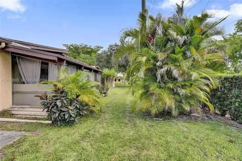 123 Briarwood Circle Hollywood FL 33024