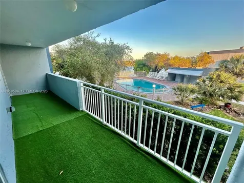 9375 Fontainebleau Boulevard Miami FL 33172