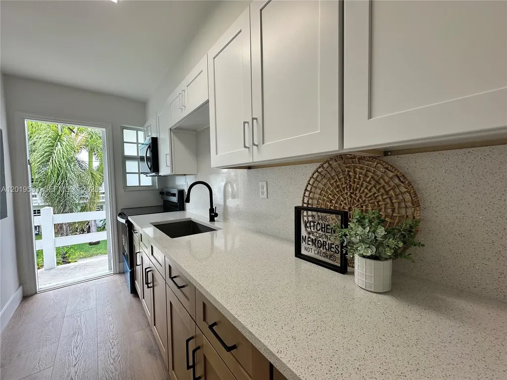 1471 NE 170th Street North Miami Beach FL 33162