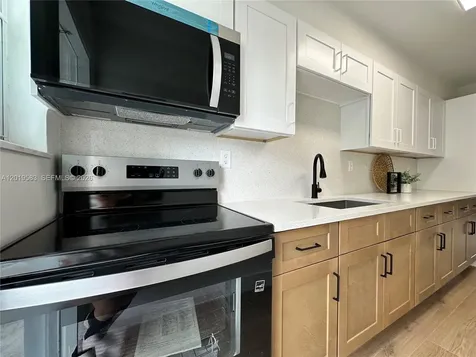 1471 NE 170th Street North Miami Beach FL 33162