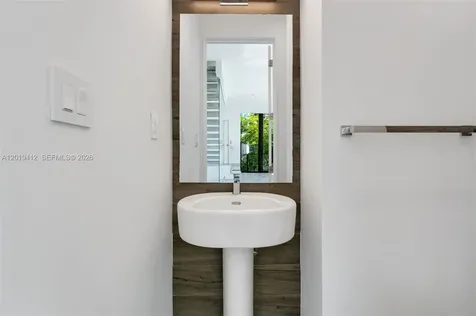 1525 Bay Road Miami Beach FL 33139