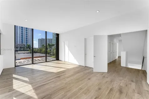 1525 Bay Road Miami Beach FL 33139