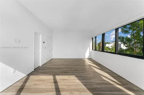 1525 Bay Road Miami Beach FL 33139