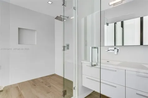 1525 Bay Road Miami Beach FL 33139