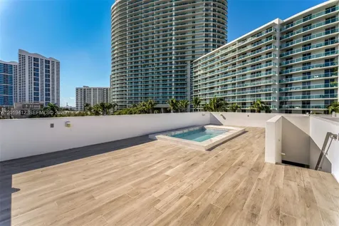 1525 Bay Road Miami Beach FL 33139