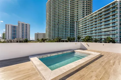 1525 Bay Road Miami Beach FL 33139