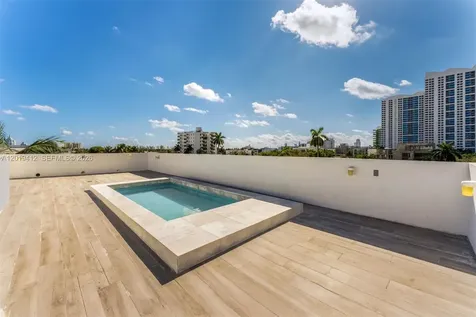 1525 Bay Road Miami Beach FL 33139