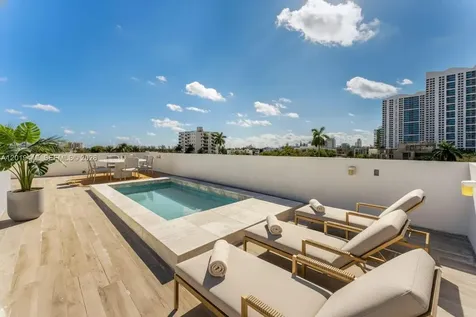 1525 Bay Road Miami Beach FL 33139