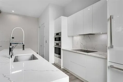 1525 Bay Road Miami Beach FL 33139