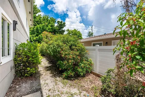 811-817 NW 3rd Avenue Fort Lauderdale FL 33311