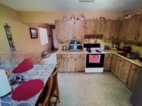 9385-9387 SW 37th Street Miami FL 33165