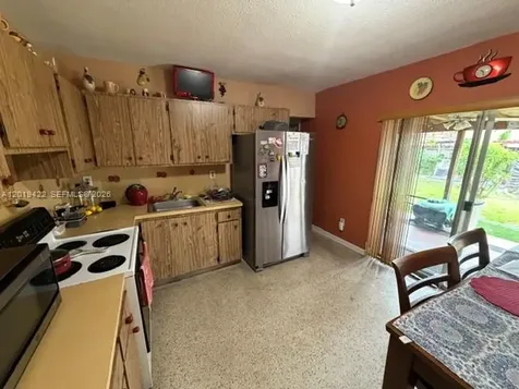 9385-9387 SW 37th Street Miami FL 33165