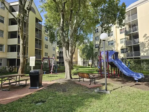 8245 Lake Drive Doral FL 33166