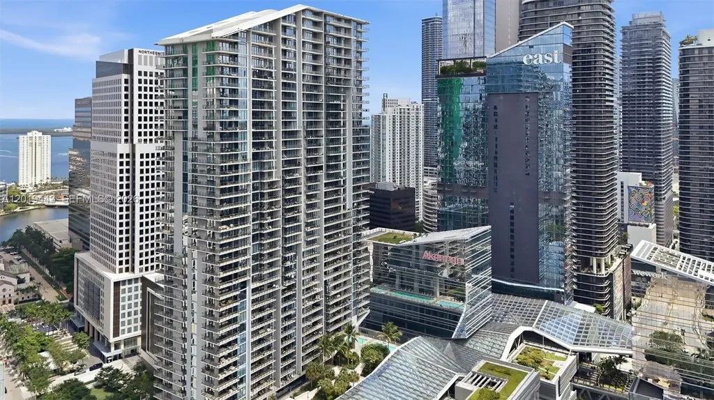 68 SE 6th Street Miami FL 33131