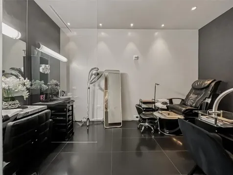 68 SE 6th Street Miami FL 33131