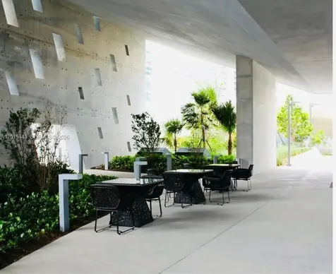 68 SE 6th Street Miami FL 33131