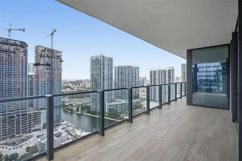 68 SE 6th Street Miami FL 33131