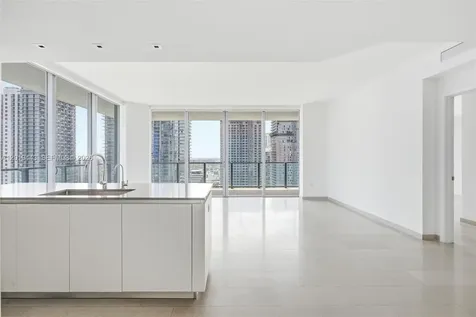68 SE 6th Street Miami FL 33131